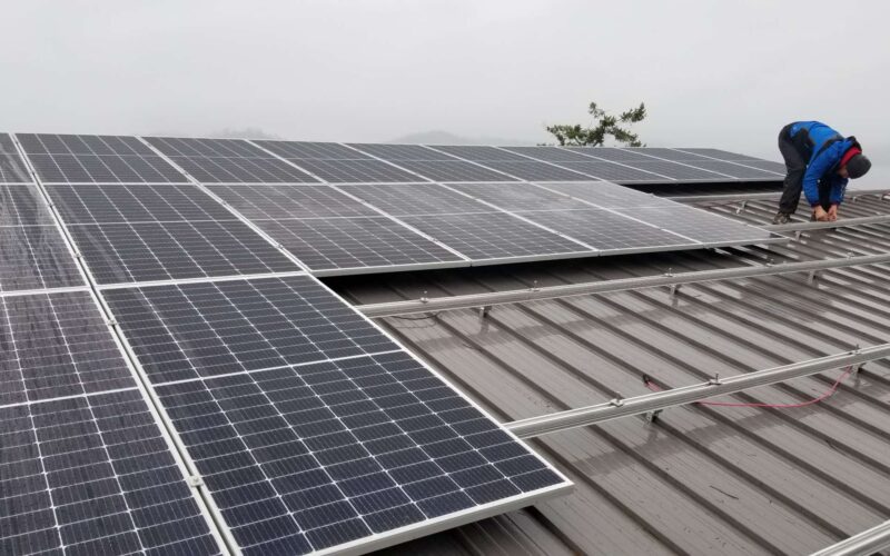 solar panel installer