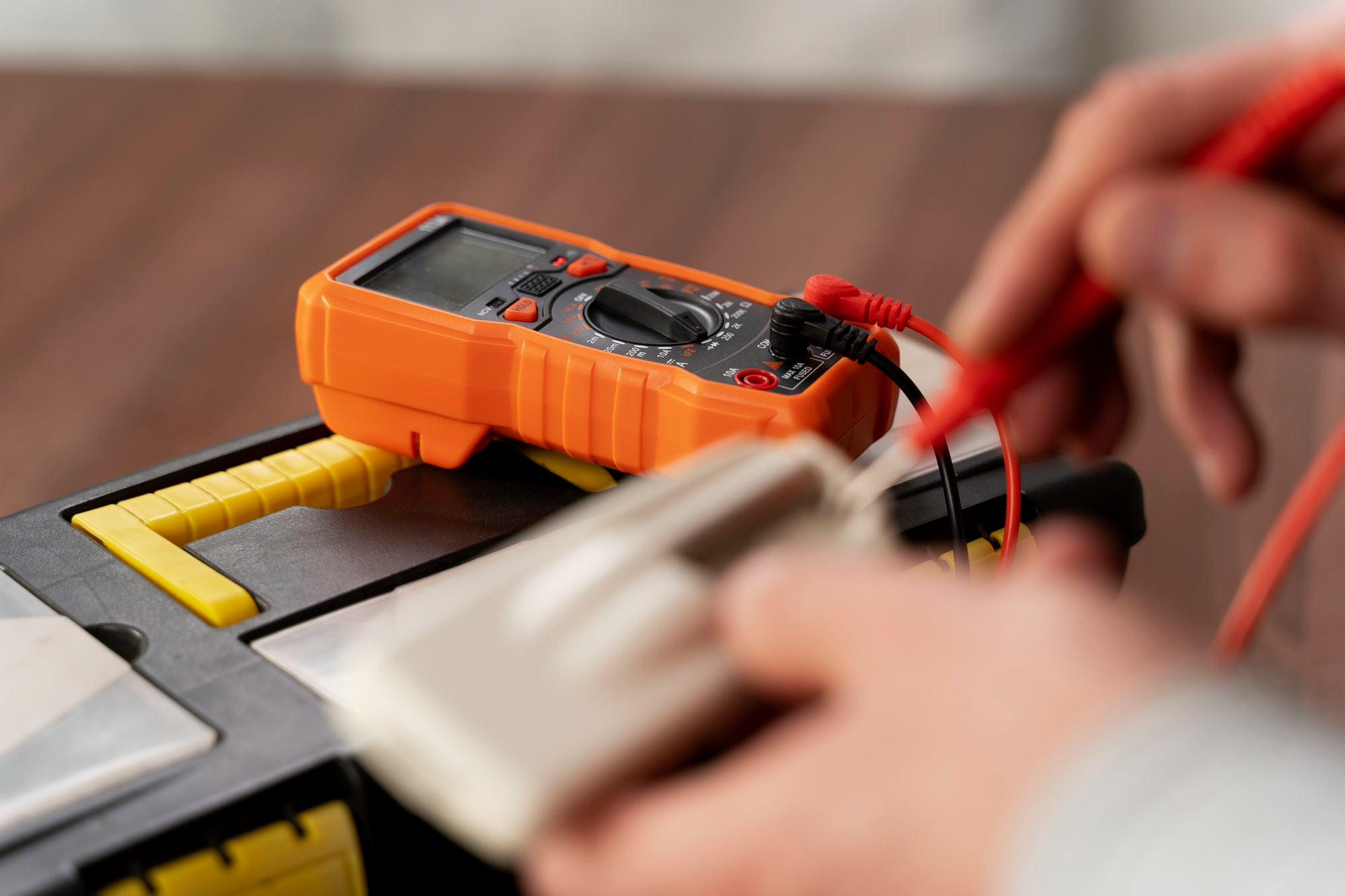 Advantages of Hiring an Electrical Contractor During Construction